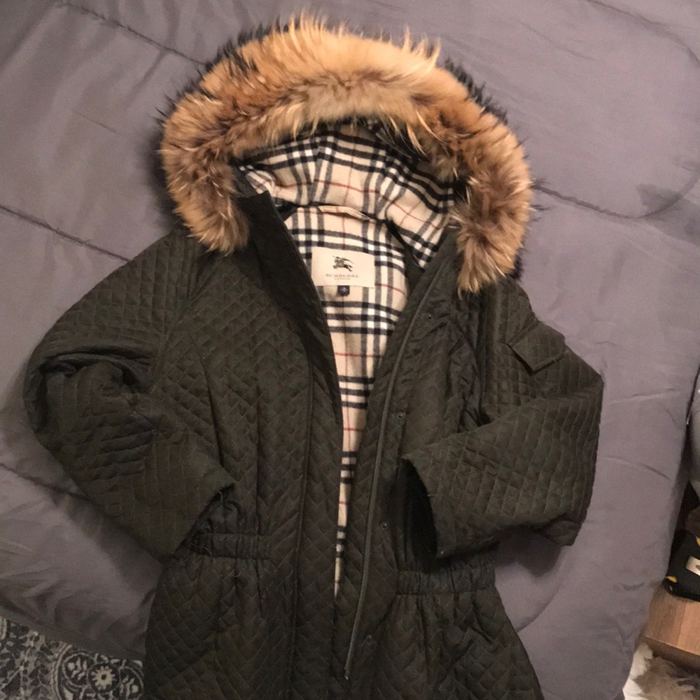 A Burberry women’s jacket - Picture 5 of 8